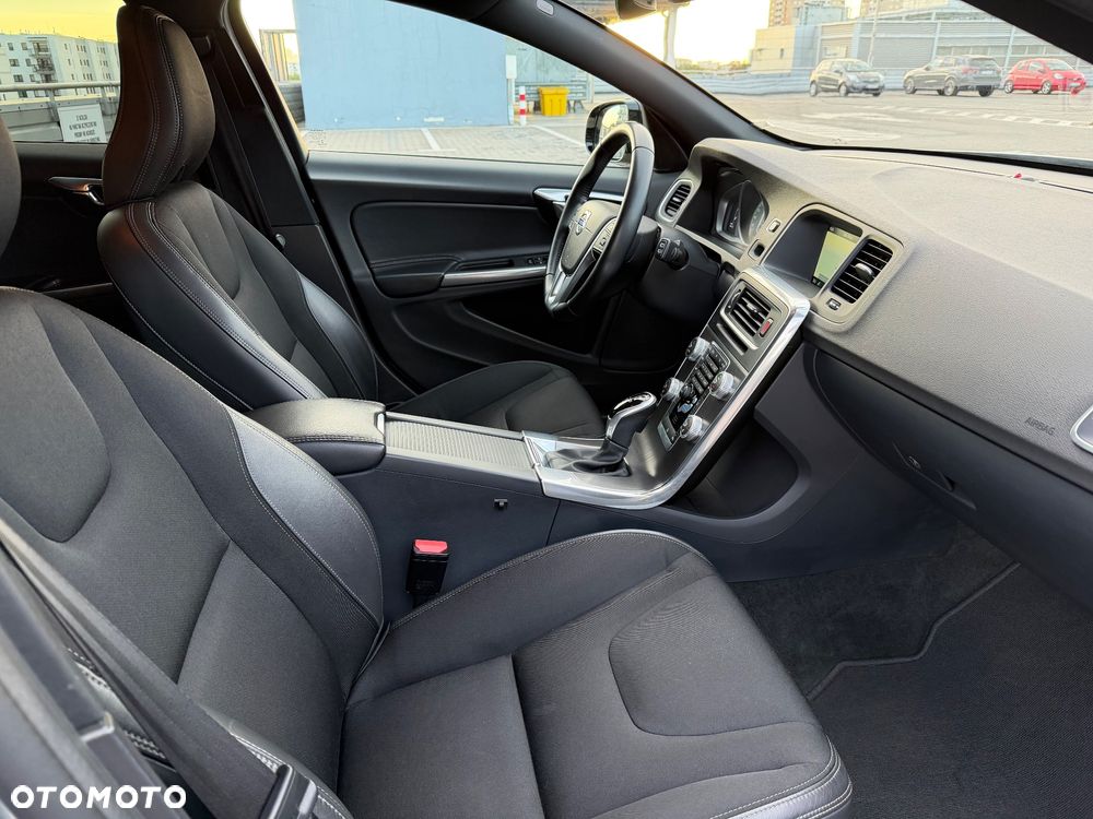 Volvo V60 Cross Country D3 Drive-E Momentum - 19