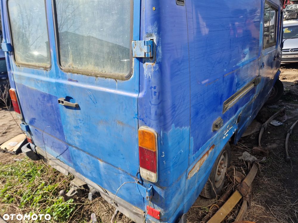 mercedes kaczka t1 maska zderzak lampa grill błotnik drzwi zbiornik paliwa szyba lusterko klamka - 2