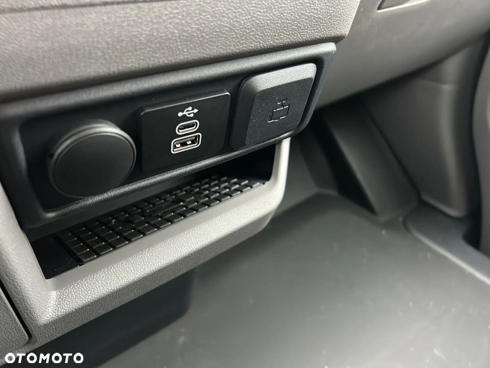 Volkswagen Transporter Kombi L2H1 M1 - 26