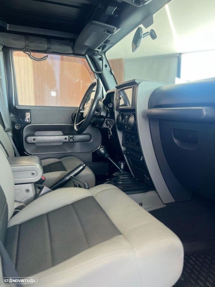 Jeep Wrangler Unlimited 2.8 CRD DPF Sport - 22