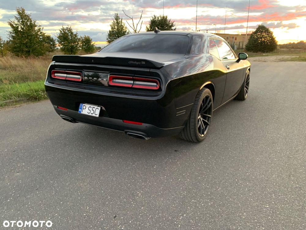 Dodge Challenger - 16