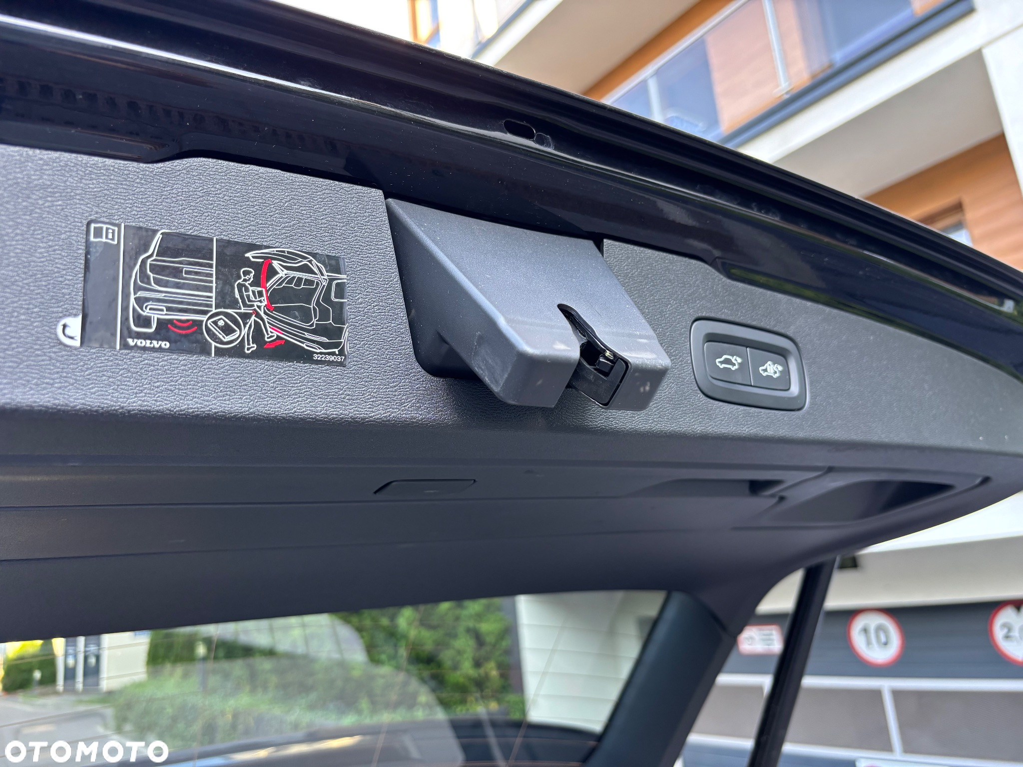 Volvo V60 Cross Country - 10