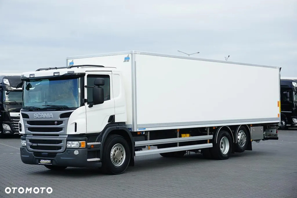 Scania P 320 / EURO 6 / KONTENER + WINDA / 22 PALETY / OŚ SKRĘTNA