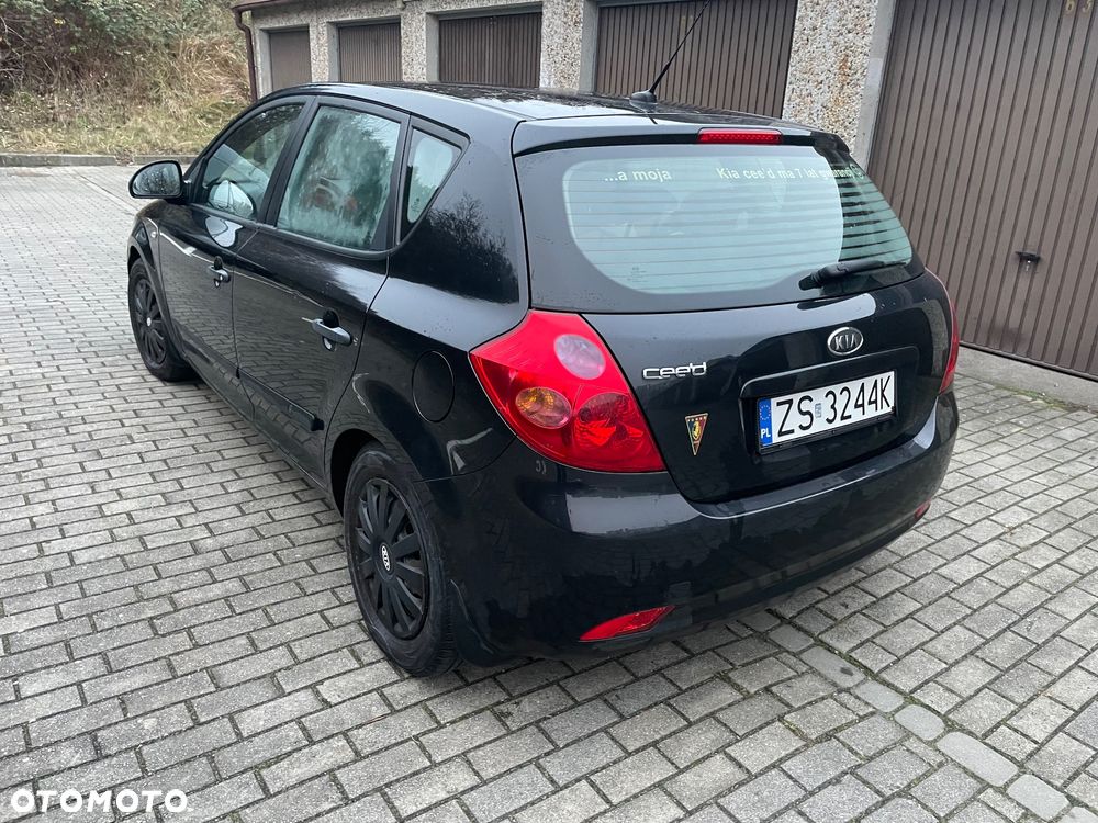Kia Ceed - 12