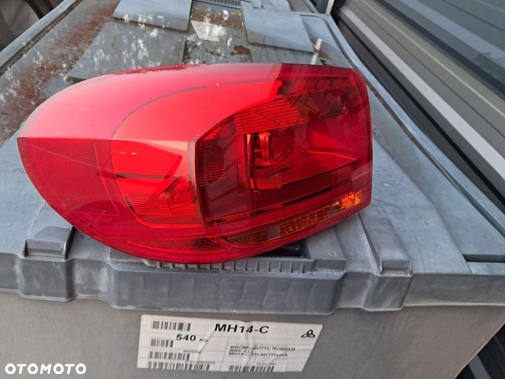 VW TIGUAN LIFT 11-15 ROK LEWA LAMPA TYŁ 5N0945095Q w błotik - 2
