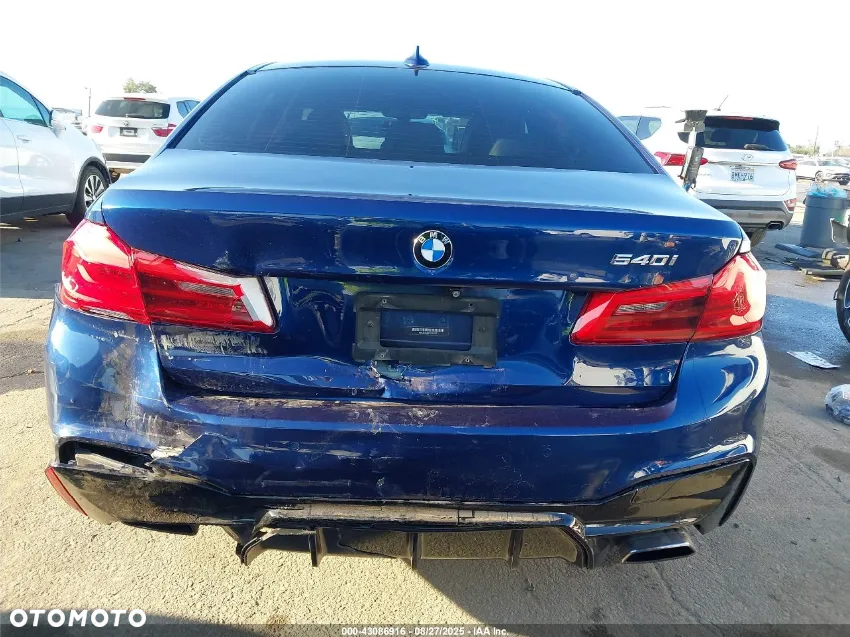 BMW Seria 5 540i xDrive - 11