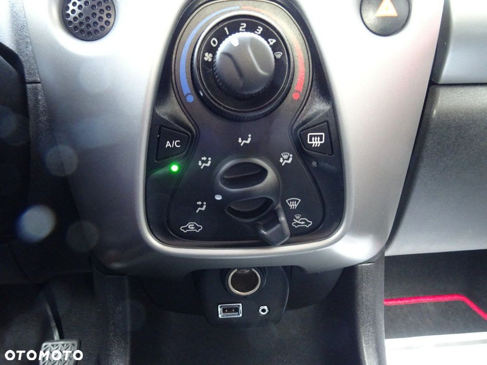 Toyota Aygo x-play Eco - 11