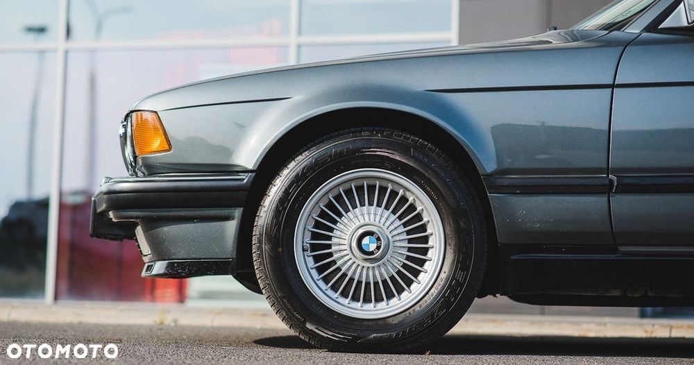 BMW Seria 7 750i - 6