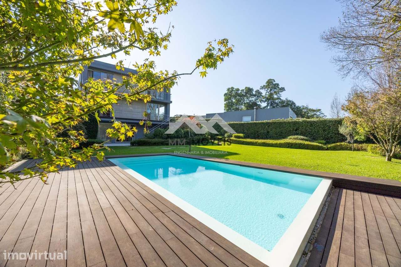 Moradia T4 | Renovada | 4 frentes | Jardim | Piscina | Miramar - Grande imagem: 2/60
