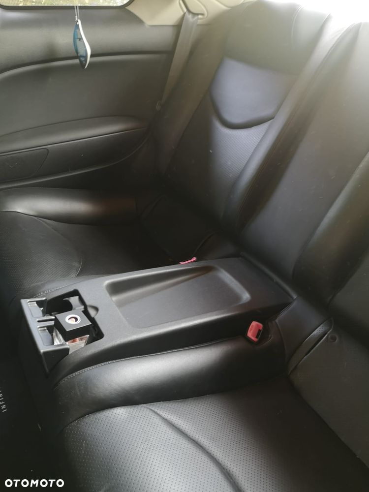 Infiniti G G37 - 14