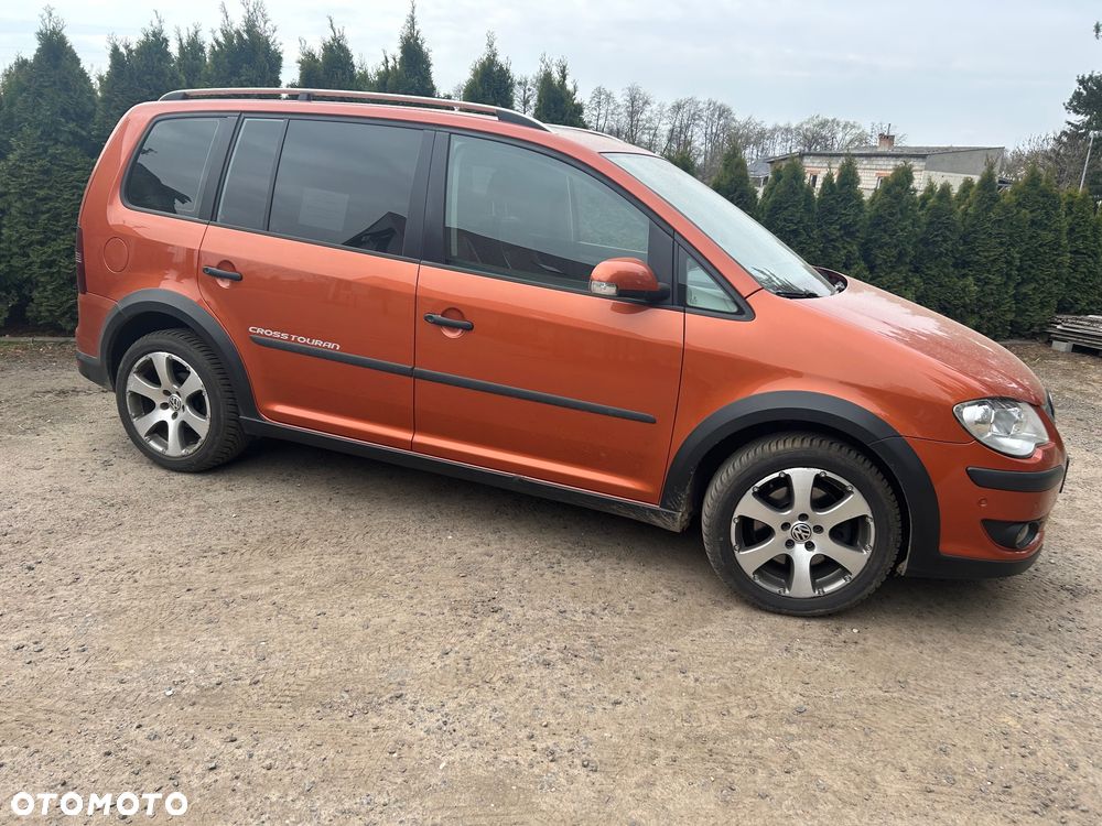 Volkswagen Touran 1.4 TSI Cross DSG - 3