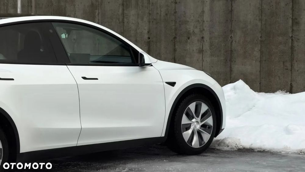 Tesla Model Y Long Range Dual Motor AWD - 7