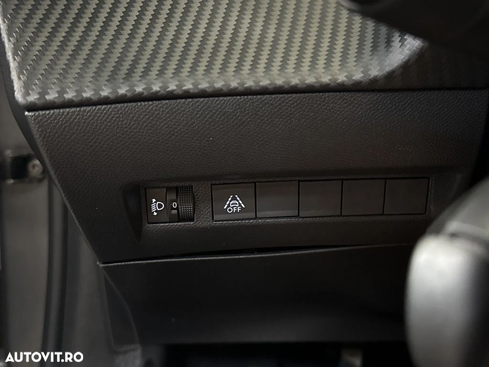 Peugeot 208 - 16