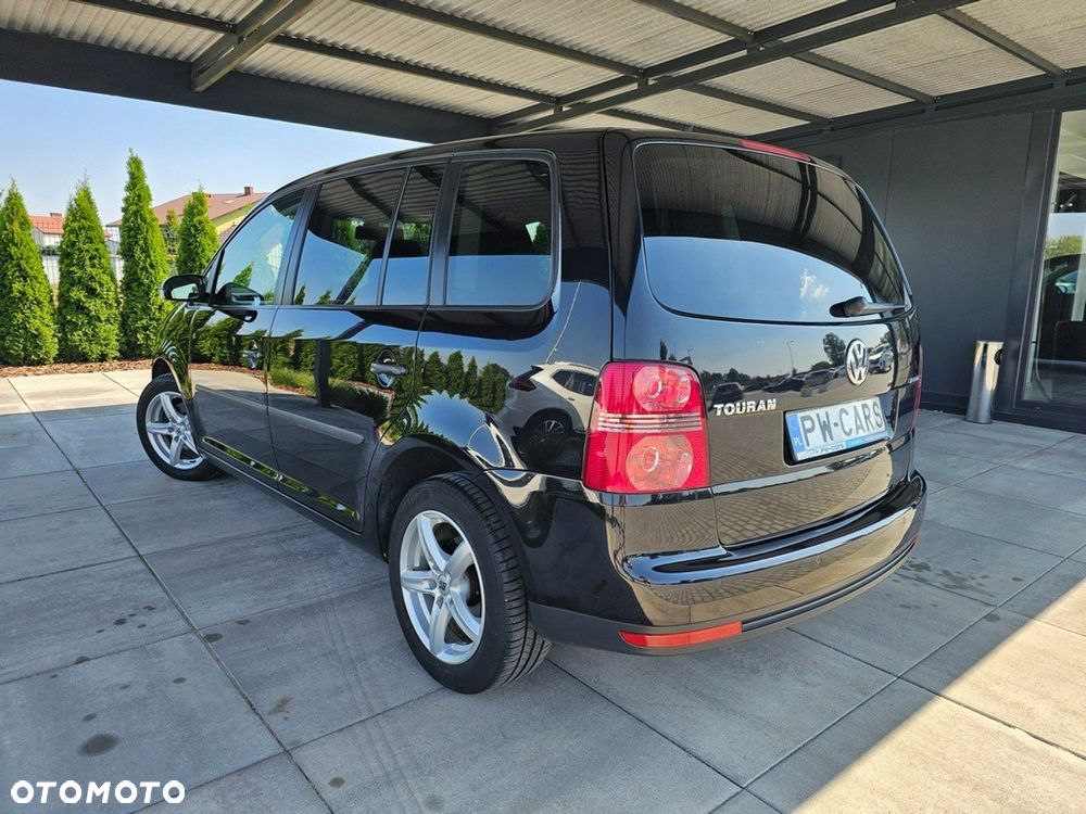 Volkswagen Touran - 4