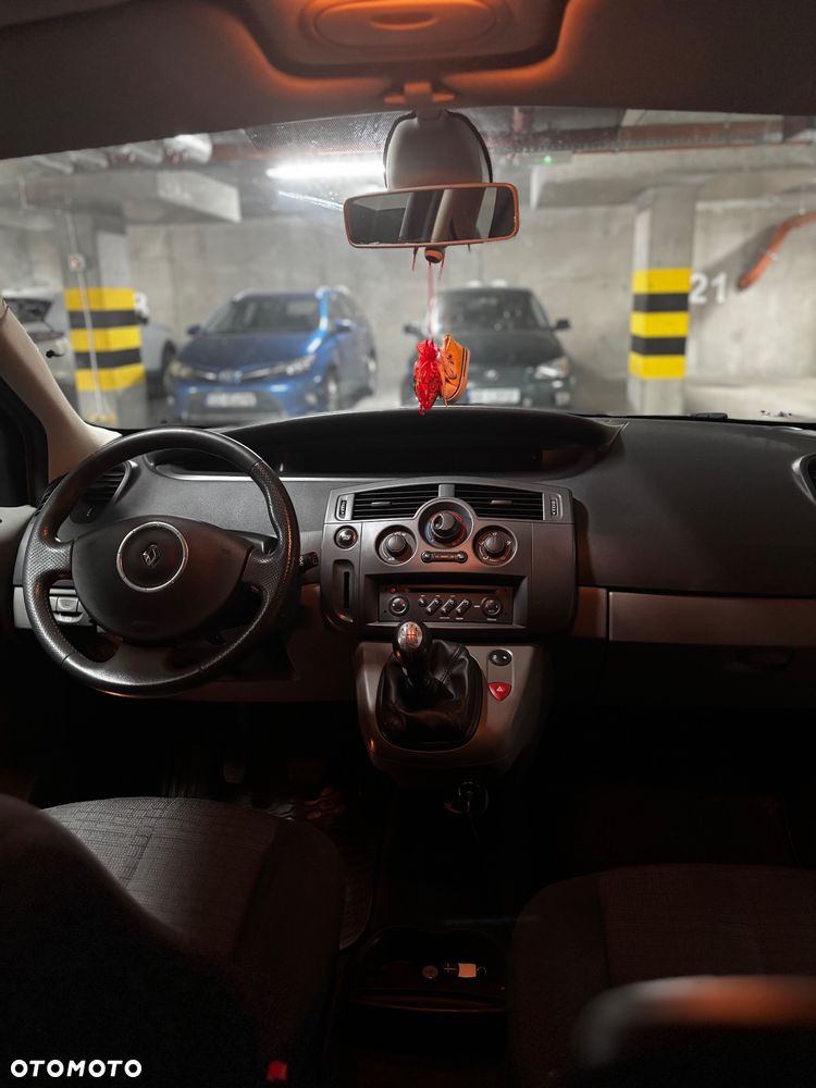 Renault Scenic 1.6 16V Expression - 11