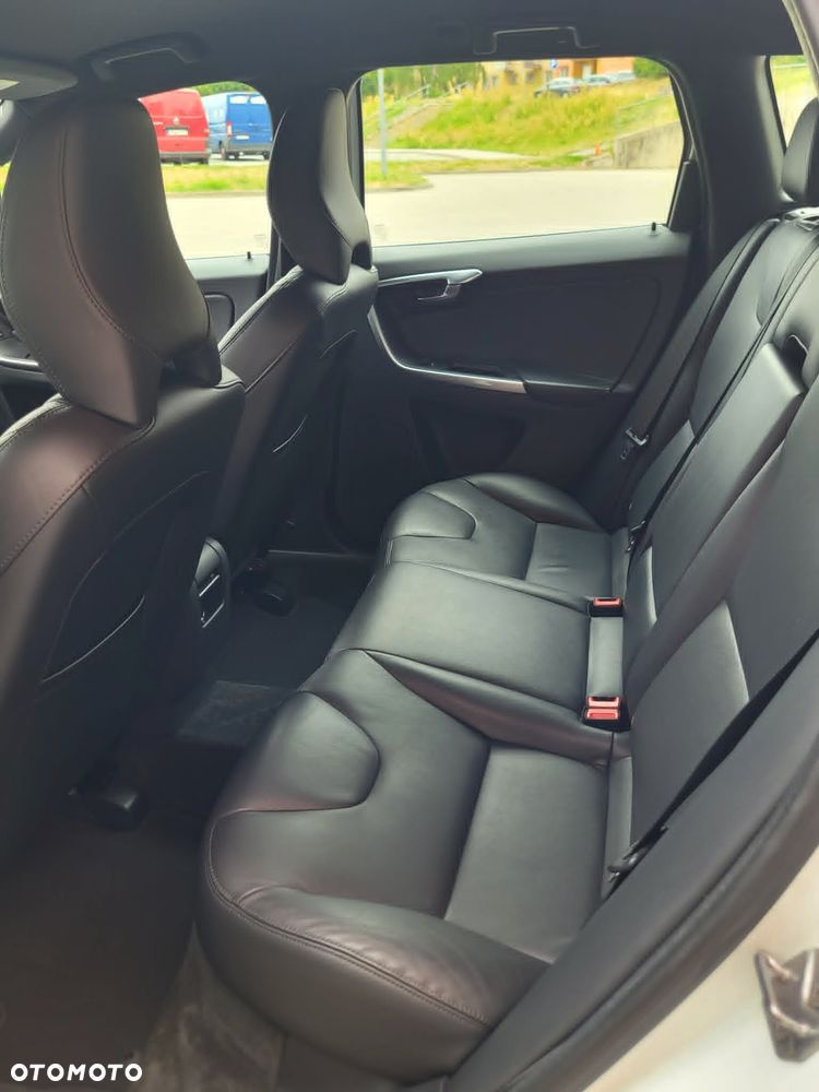 Volvo XC 60 D4 Geartronic Momentum - 11