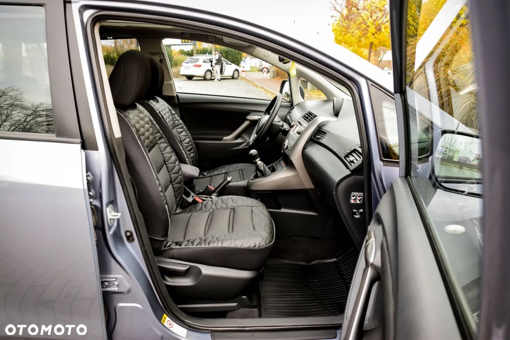 Toyota Verso 1.8 Sol 7os - 27