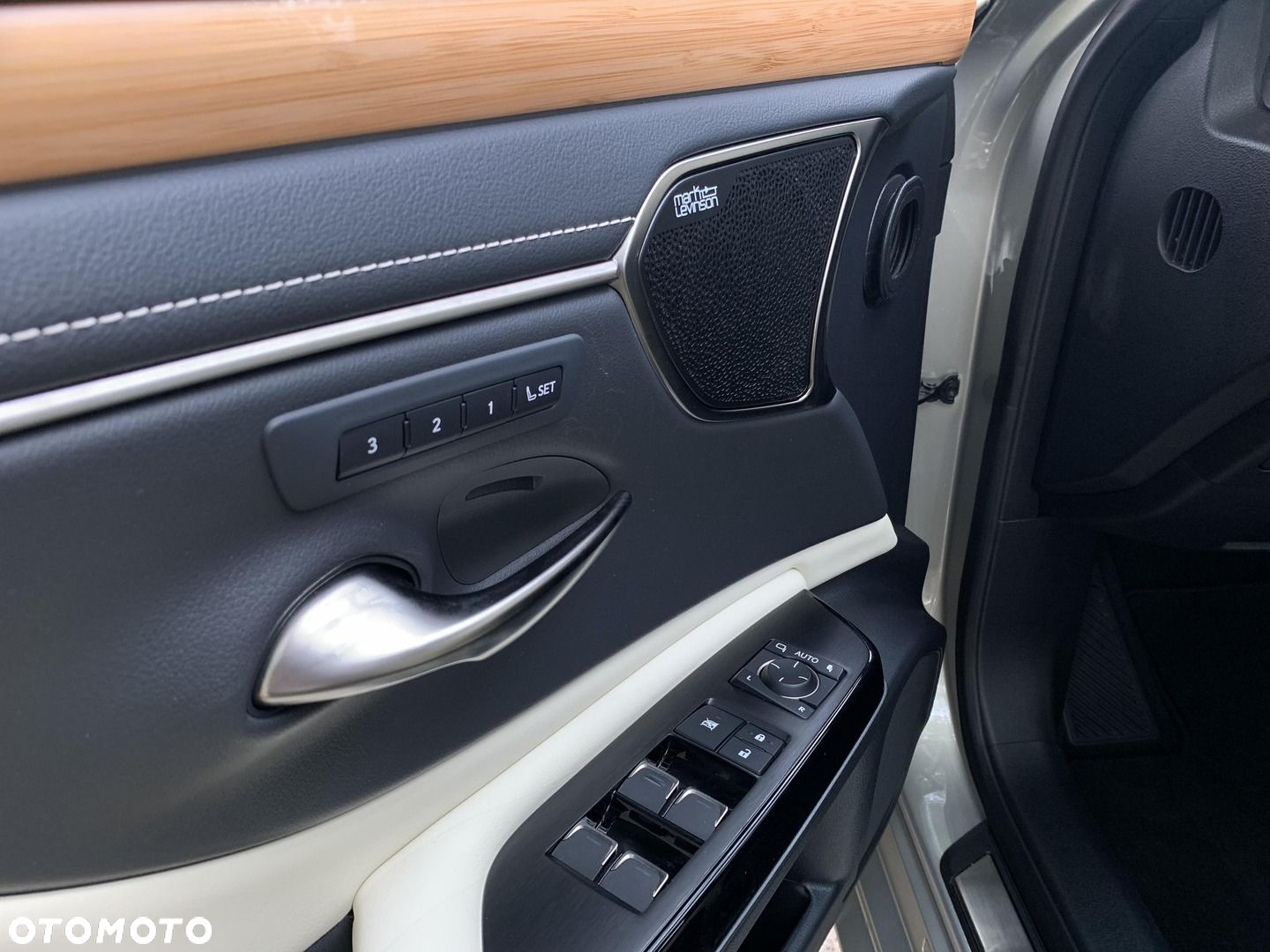 Lexus ES - 18