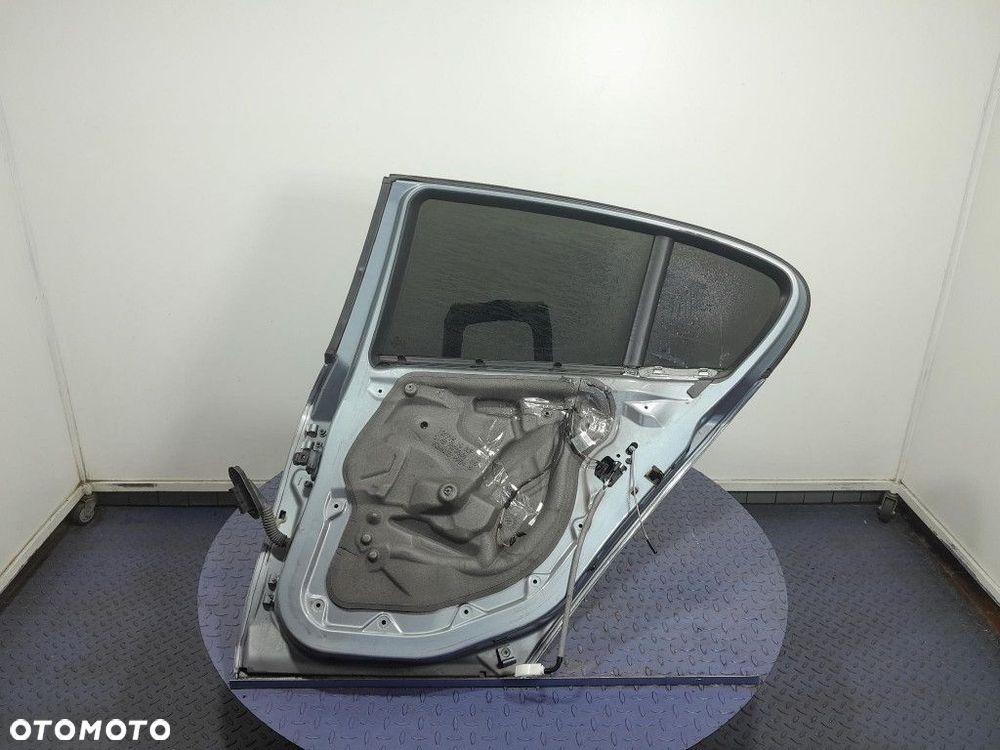 BMW 1 E87 DRZWI TYŁ TYLNE PRAWE A18 - 7