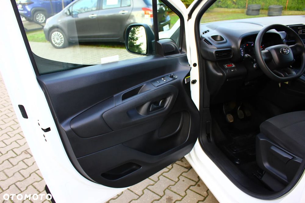 Toyota Proace City CHŁODNIA 1.5D-4D 102KM LONG L2 3 Osobowy - 27