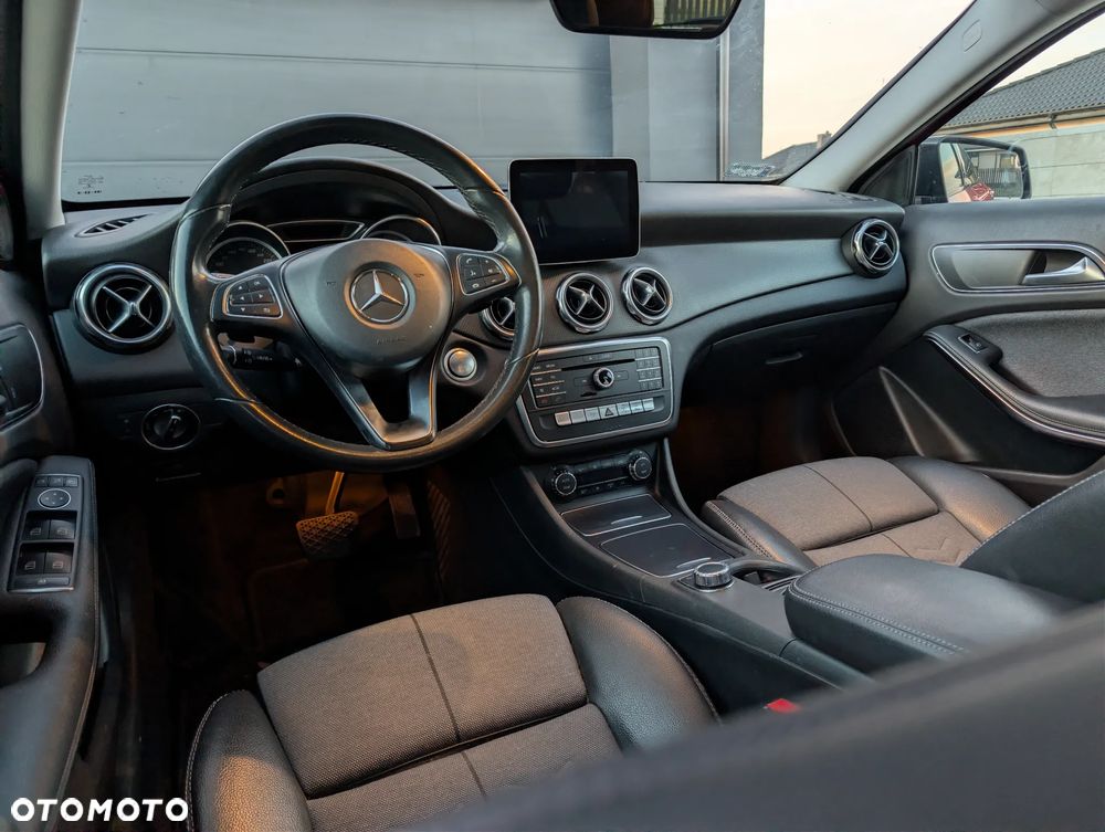 Mercedes-Benz GLA 180 d 7G-DCT - 9