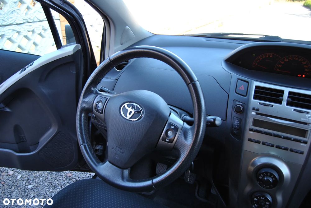 Toyota Yaris 1.33 VVT-i Executive - 28