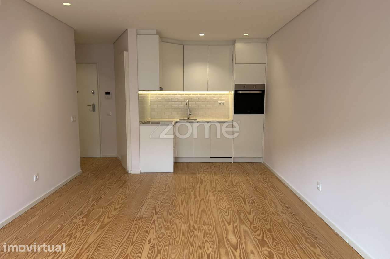 Apartamento T1 com pátio próximo ao Metro da Trindade - Porto - Grande imagem: 5/14