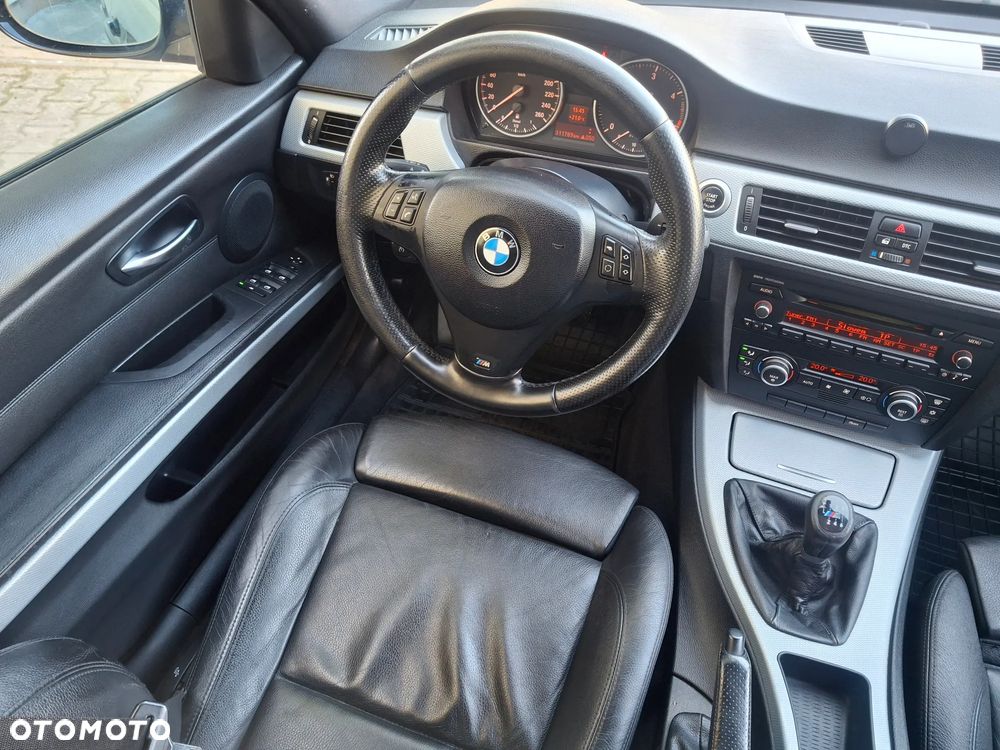 BMW Seria 3 318d DPF Edition Sport - 23