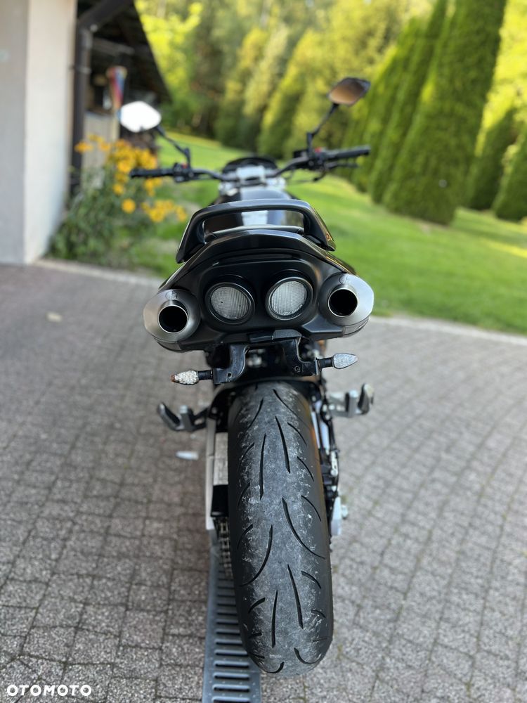 Suzuki GSR - 9