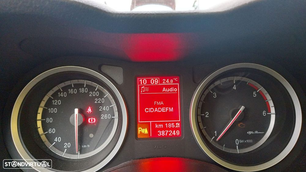 Alfa Romeo 159 1.9 JTDM 8V - 5