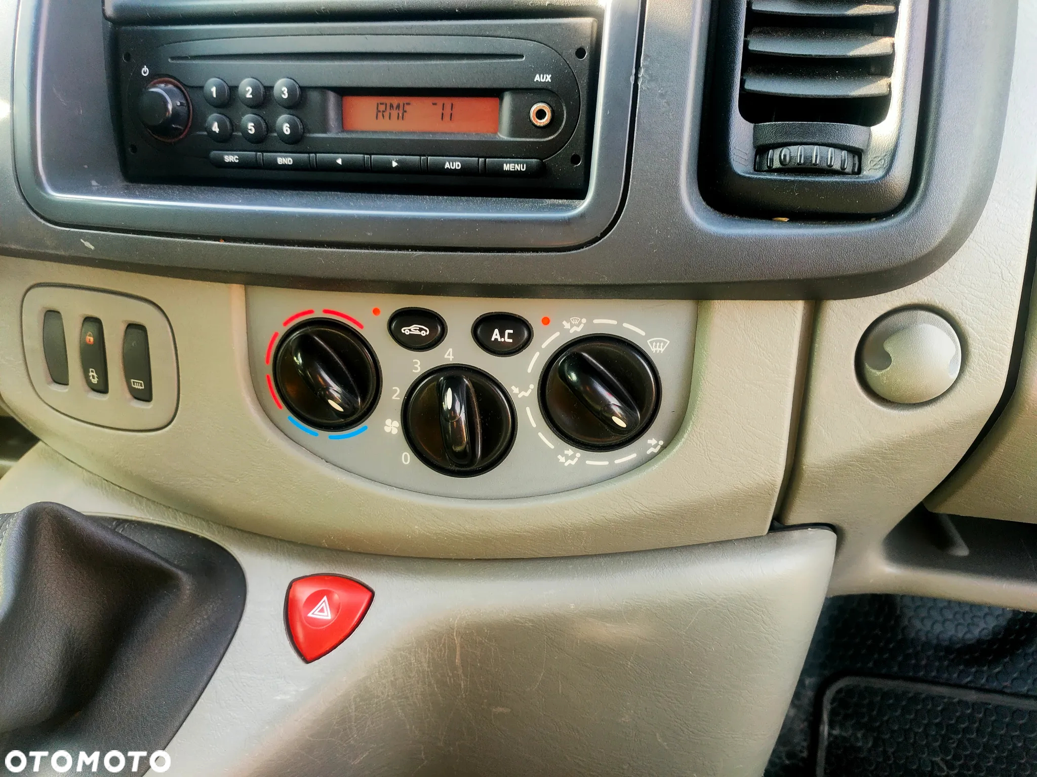 Renault Trafic - 8