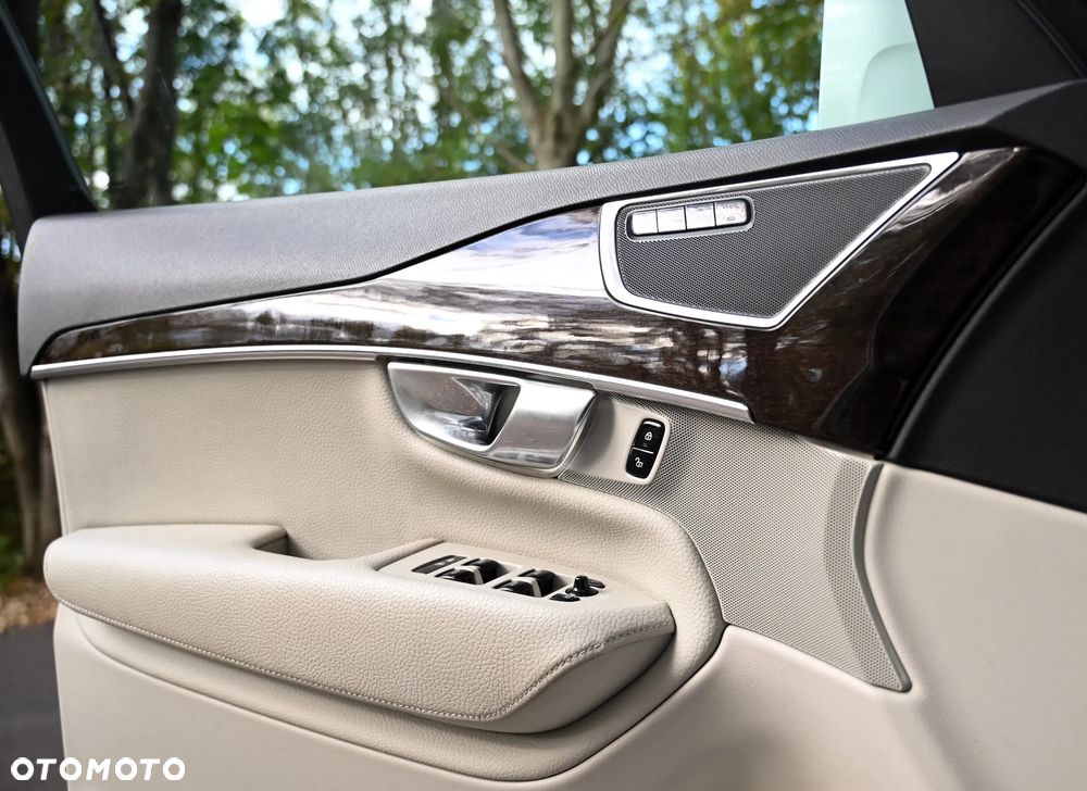 Volvo XC 90 - 24