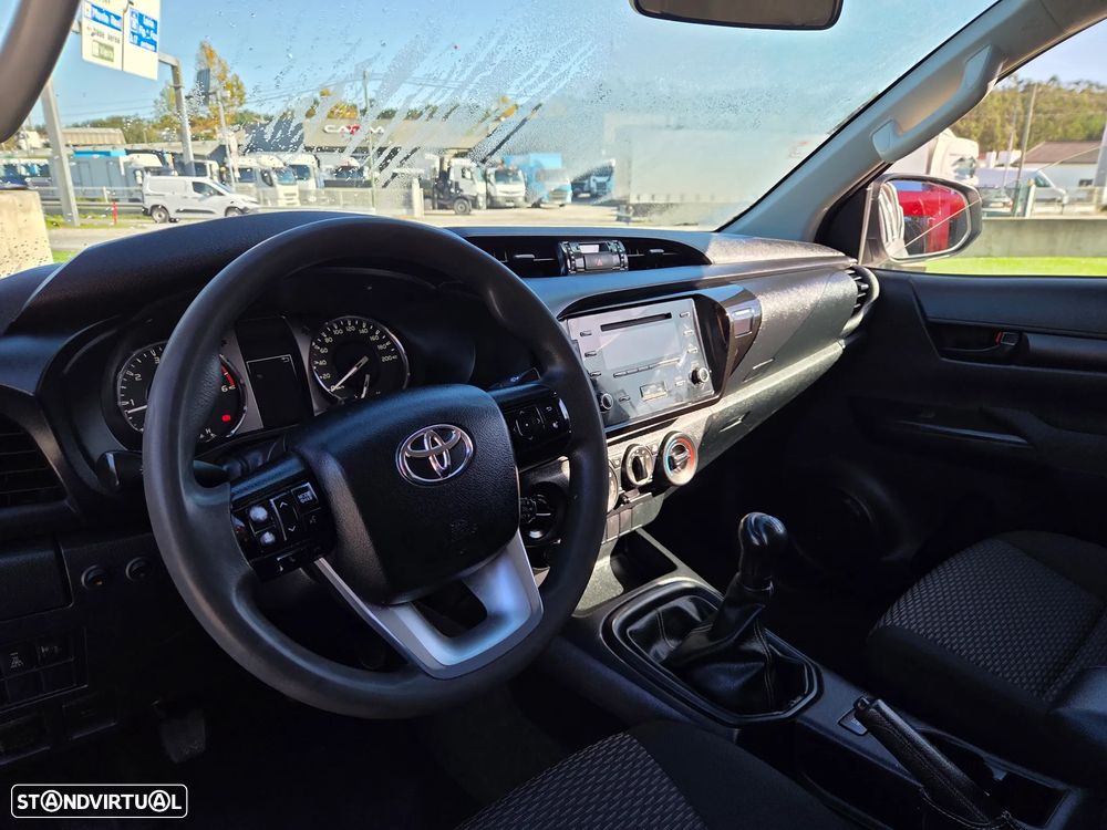 Toyota Hilux 4x4 2l - 12