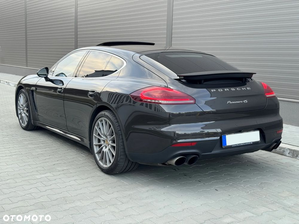Porsche Panamera 4S PDK - 18