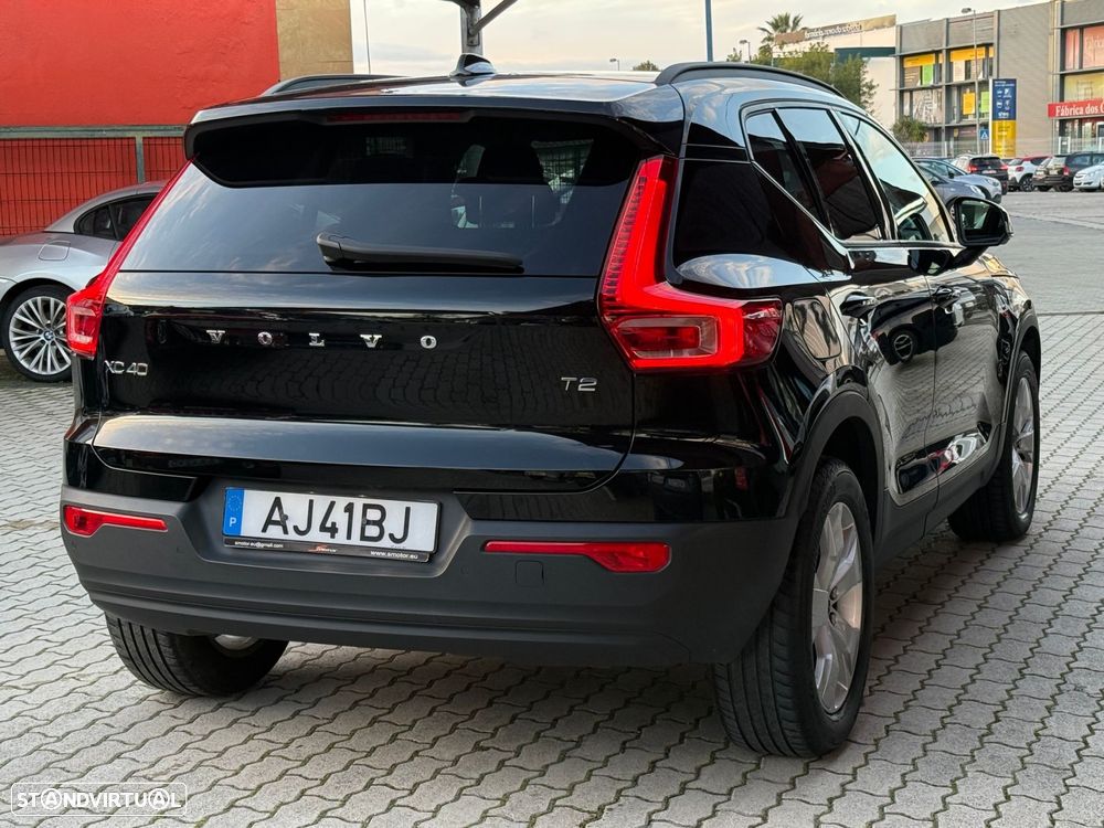 Volvo XC 40 1.5 T2 Momentum Geartronic - 4