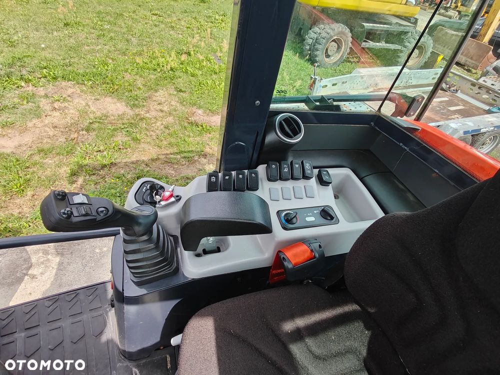 Kubota R090 - 13