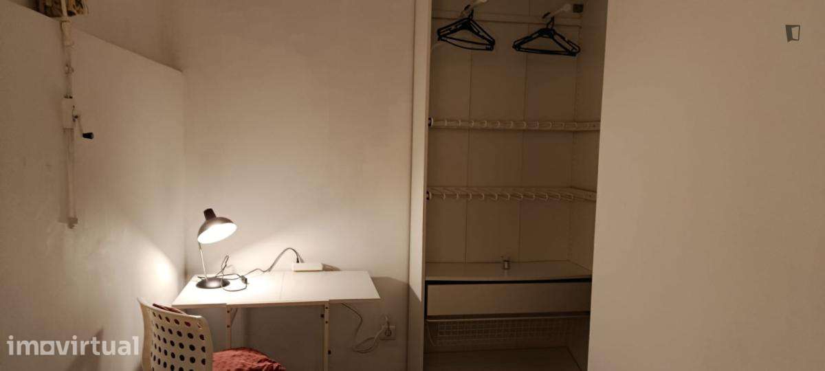 Quarto - localizado em Paranhos Porto - Grande imagem: 4/21