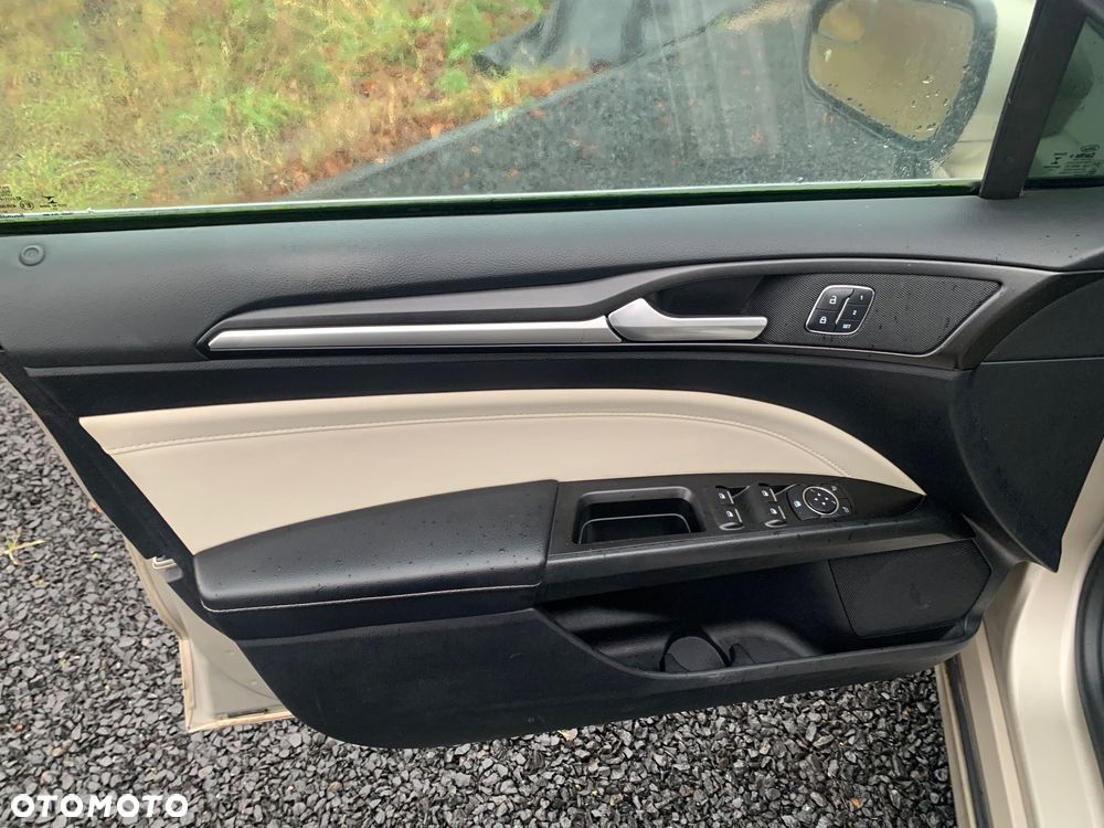 Ford Mondeo 2.0 EcoBoost Titanium - 26