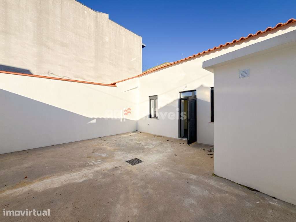 Moradia T4 de 2 pisos e terraço de 100m2- no Centro do Entroncamento - Grande imagem: 2/35