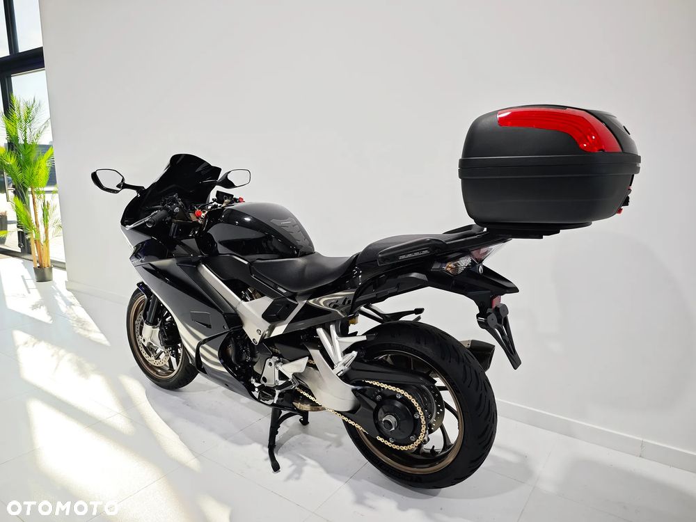 Honda VFR - 17