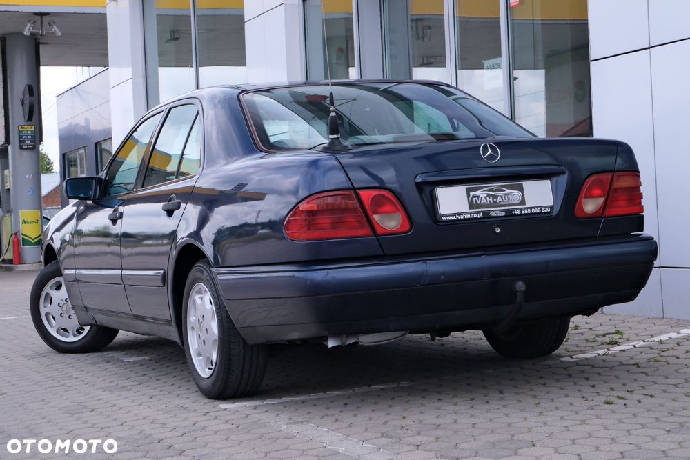Mercedes-Benz Klasa E 200 CDI Classic - 4