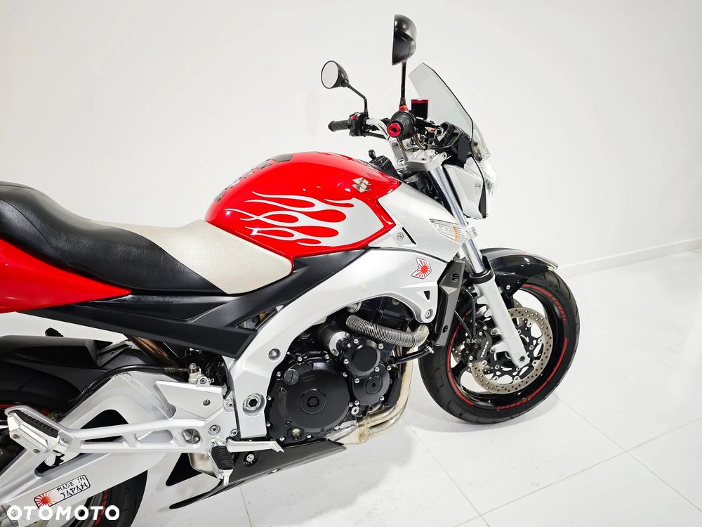 Suzuki GSR - 13