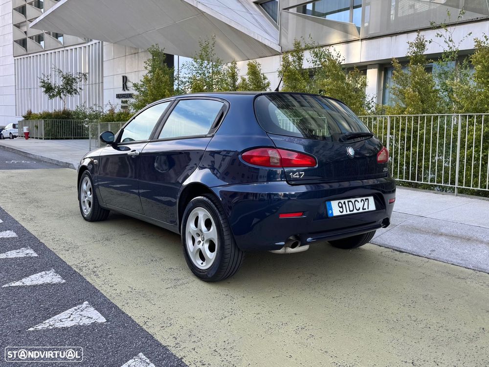 Alfa Romeo 147 1.9 JTD 16V Distinctive - 4