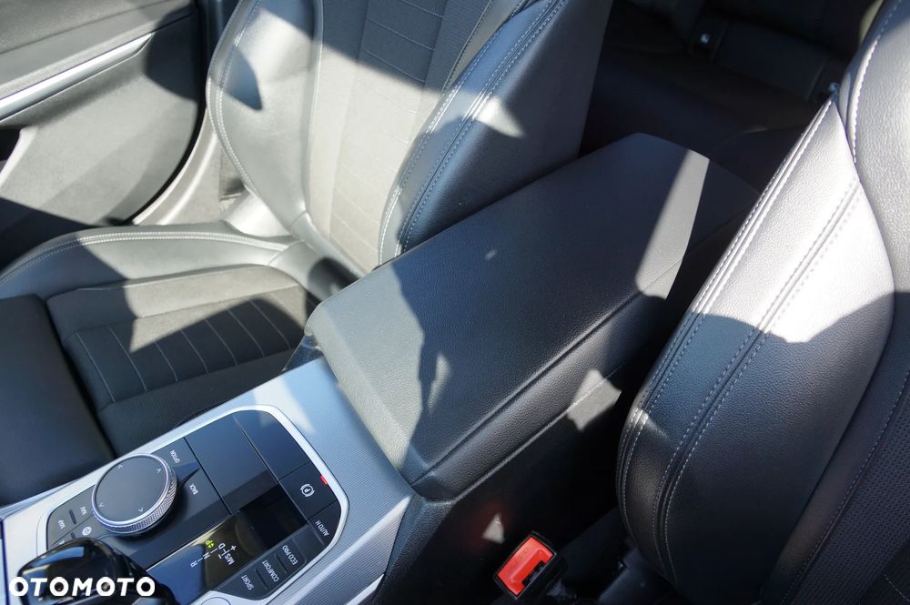 BMW Seria 3 320d xDrive Sport Line - 25