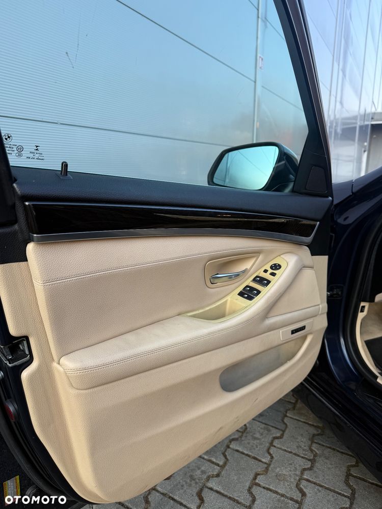 BMW Seria 5 528i xDrive Sport-Aut Luxury Line - 17