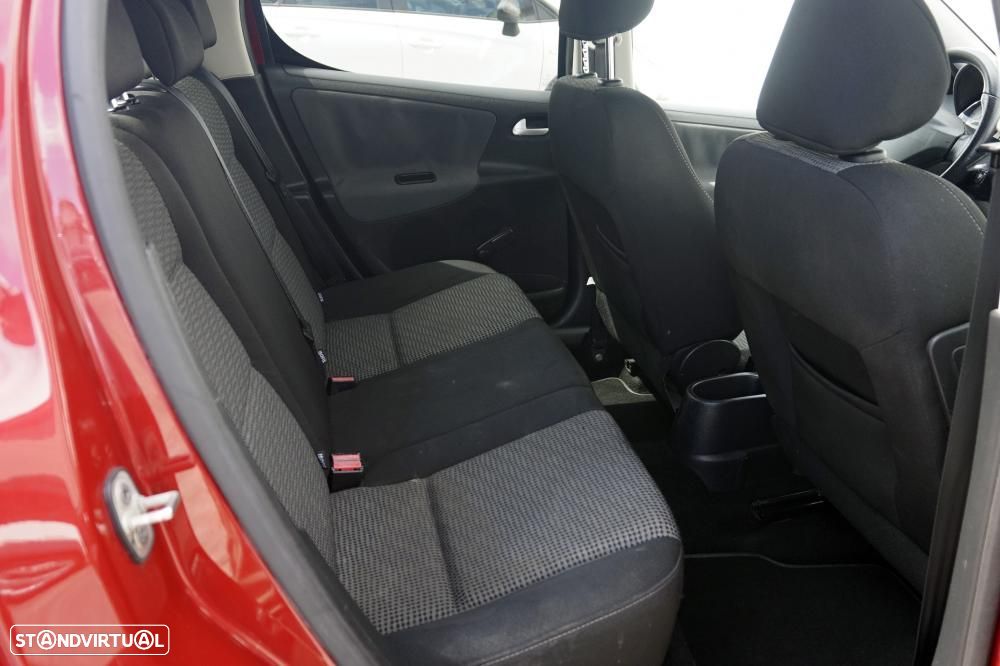Peugeot 207 1.4 16V Trendy - 3