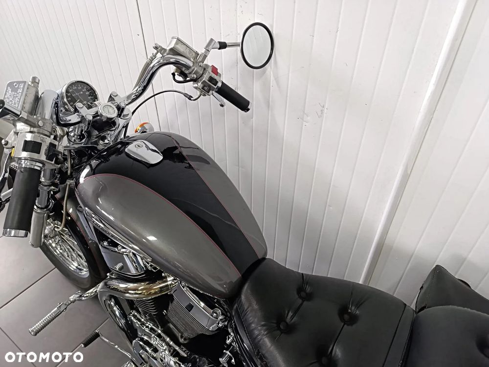 Suzuki Intruder - 10