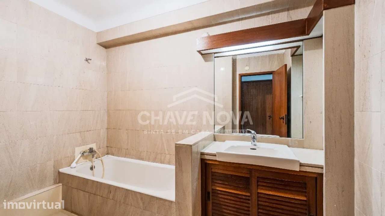 Apartamento T3 para Remodelar com 133m² | Porto - Grande imagem: 5/8