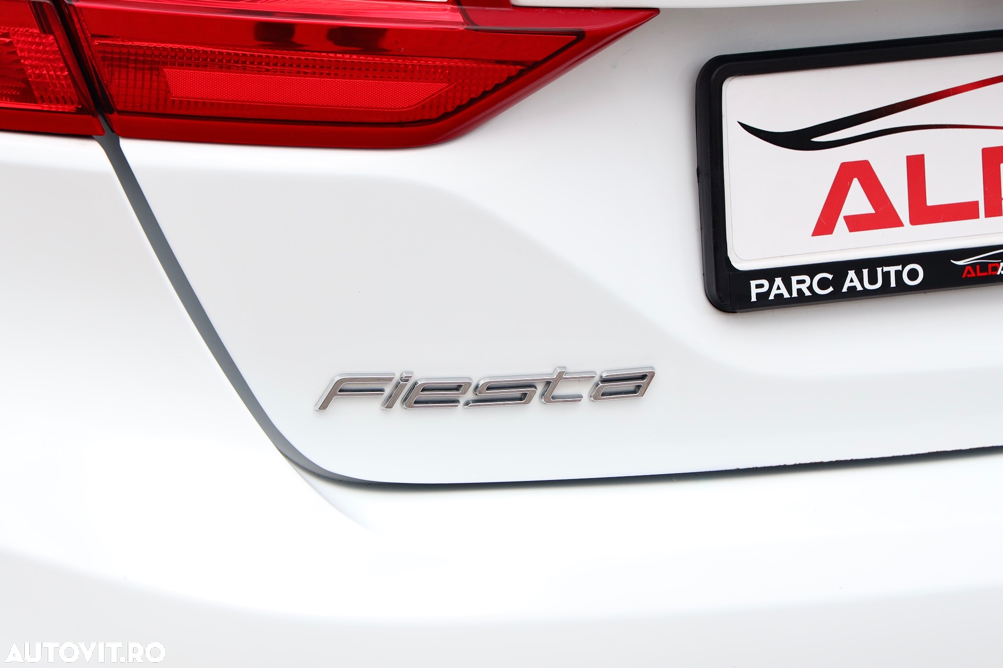 Ford Fiesta 1.0 EcoBoost Powershift Trend - 32