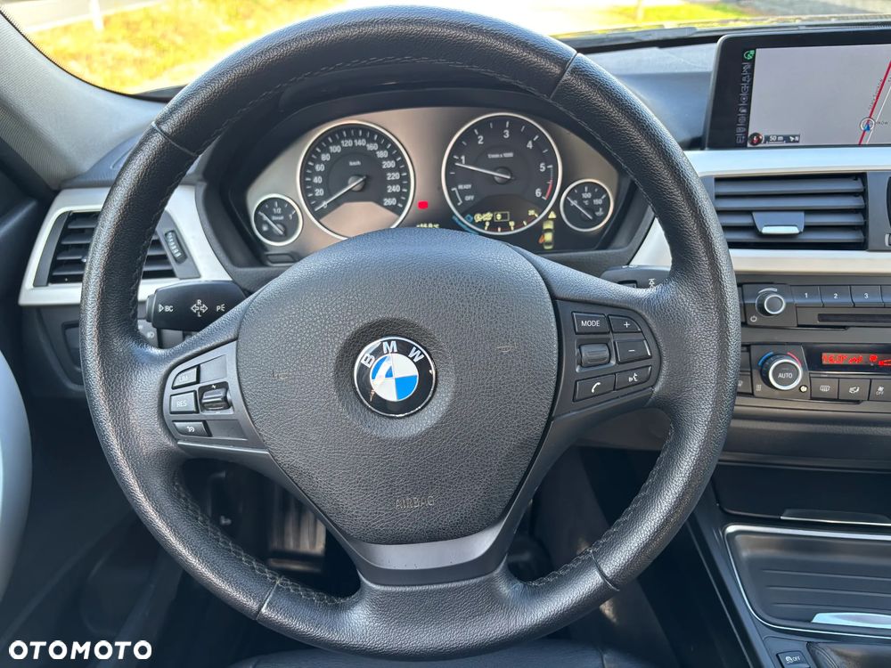 BMW Seria 3 320d Sport Line - 32